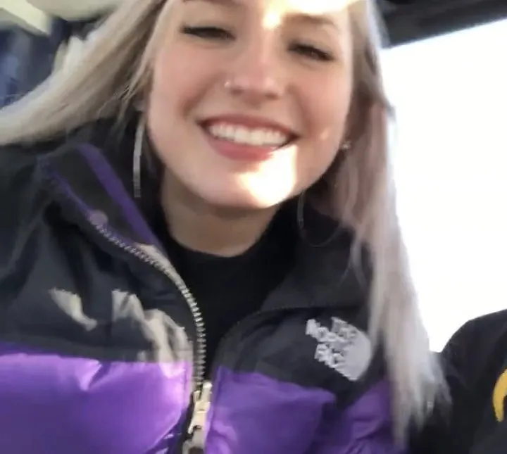 Wild Sloppy Blowjob on the Chicago Ferris Wheel While Tourists Ride Below